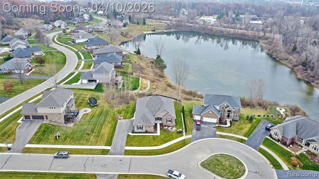 690 Willow Lake Court, Oxford, MI 48371
