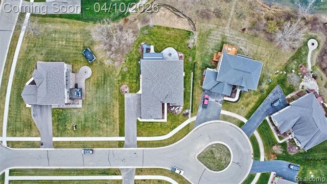 690 Willow Lake Court, Oxford, MI 48371