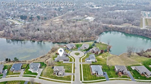 690 Willow Lake Court, Oxford, MI 48371