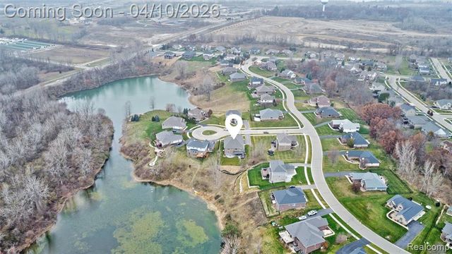 690 Willow Lake Court, Oxford, MI 48371