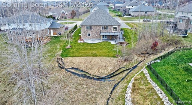 690 Willow Lake Court, Oxford, MI 48371