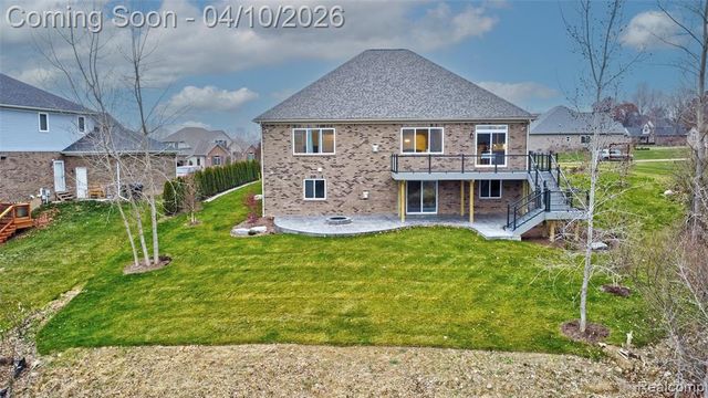 690 Willow Lake Court, Oxford, MI 48371