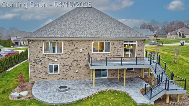 690 Willow Lake Court, Oxford, MI 48371