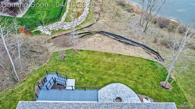 690 Willow Lake Court, Oxford, MI 48371