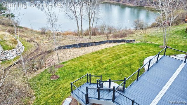690 Willow Lake Court, Oxford, MI 48371