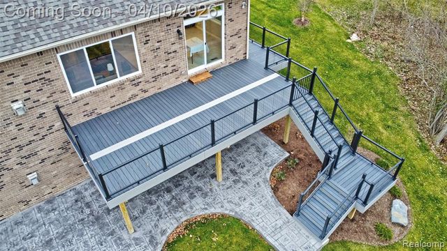 690 Willow Lake Court, Oxford, MI 48371