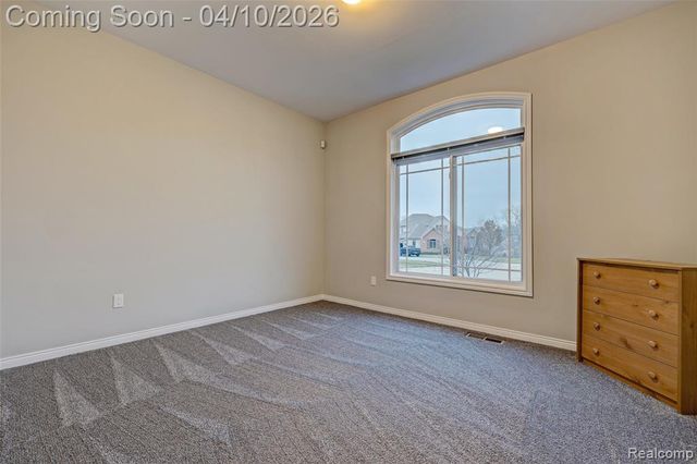 690 Willow Lake Court, Oxford, MI 48371