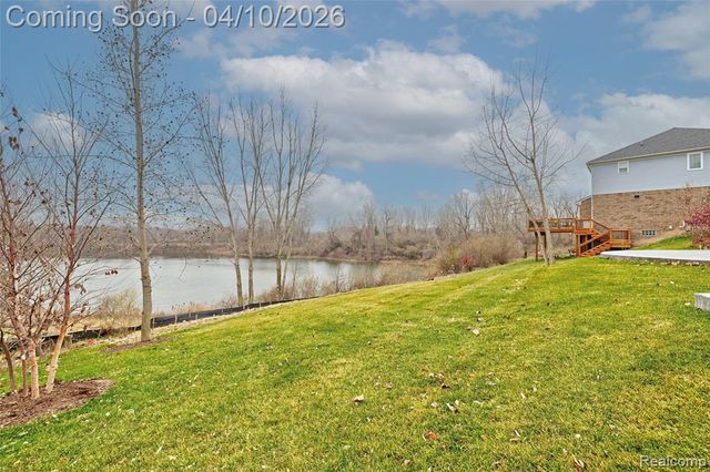 690 Willow Lake Court, Oxford, MI 48371