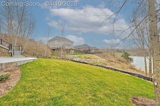 690 Willow Lake Court, Oxford, MI 48371