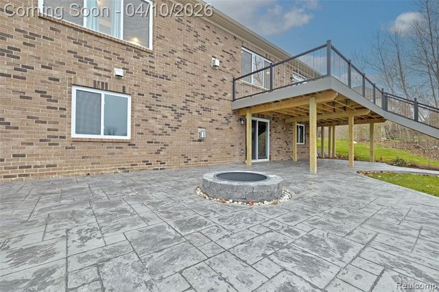 690 Willow Lake Court, Oxford, MI 48371