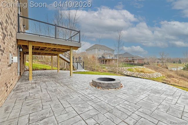 690 Willow Lake Court, Oxford, MI 48371