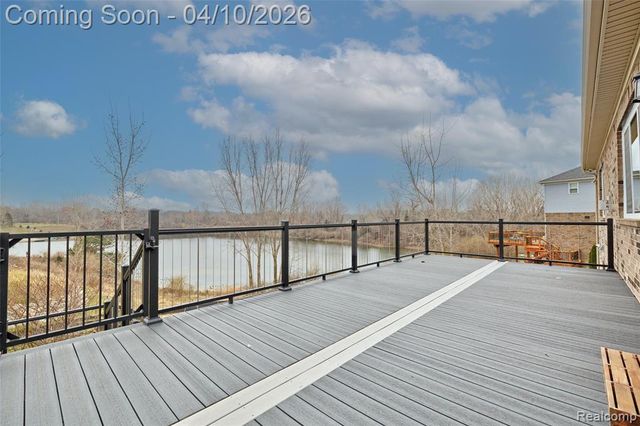 690 Willow Lake Court, Oxford, MI 48371