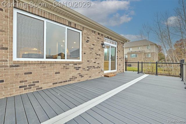 690 Willow Lake Court, Oxford, MI 48371