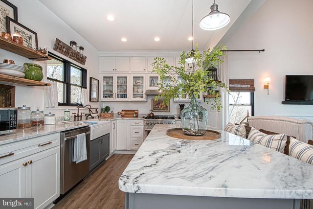 691 SUNSET VILLAGE RD, Front Royal, VA 22630