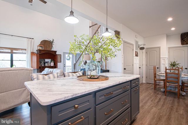 691 SUNSET VILLAGE RD, Front Royal, VA 22630