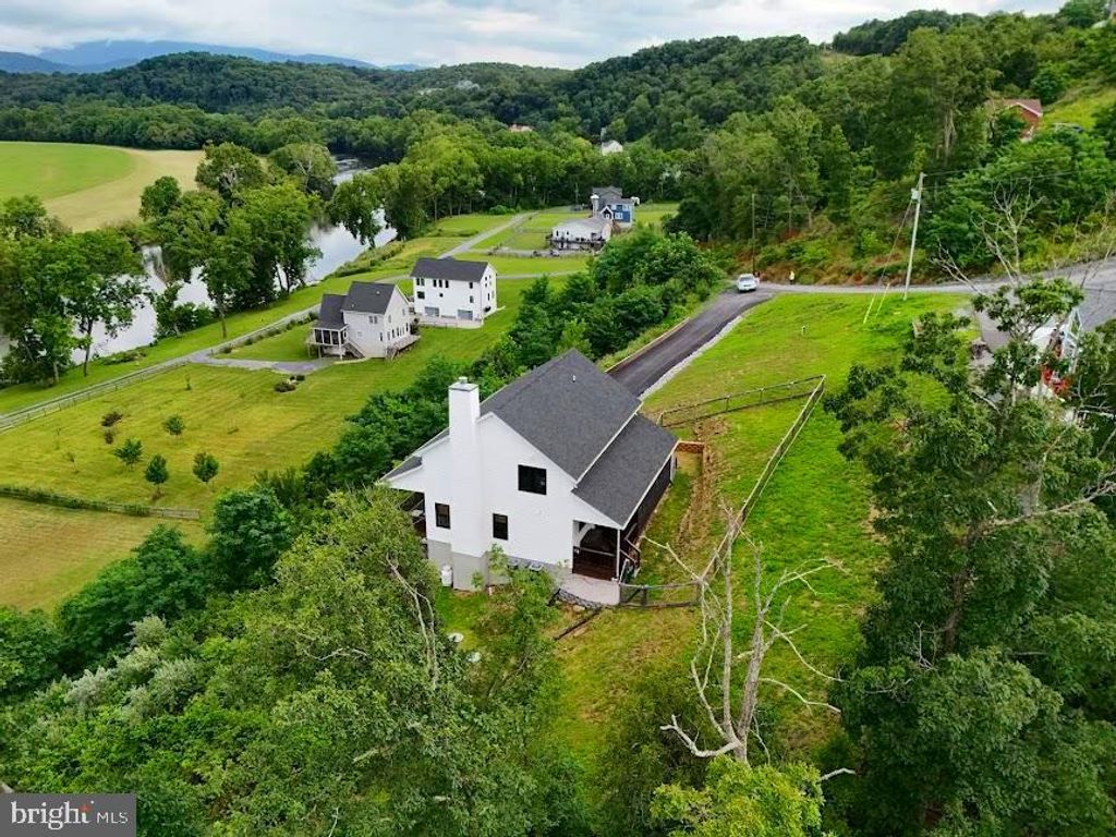 691 SUNSET VILLAGE RD, Front Royal, VA 22630