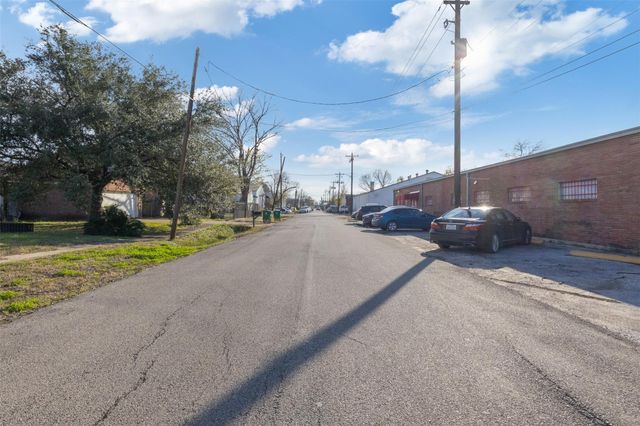 6019 England Street, Houston, TX 77021