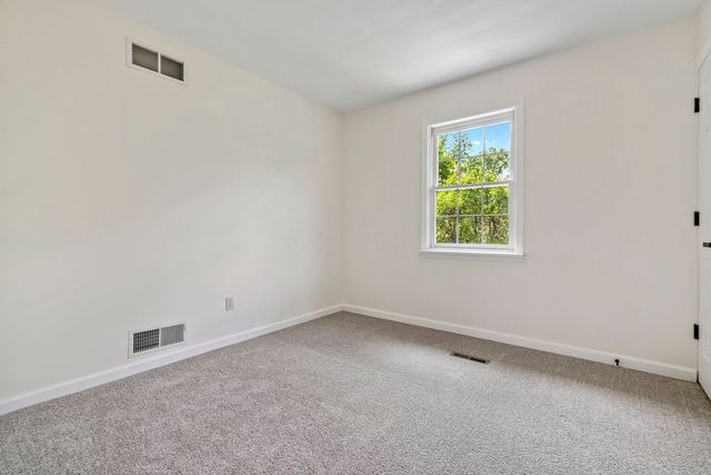 1045 Redoak DRIVE, Penn Twp, PA 15636