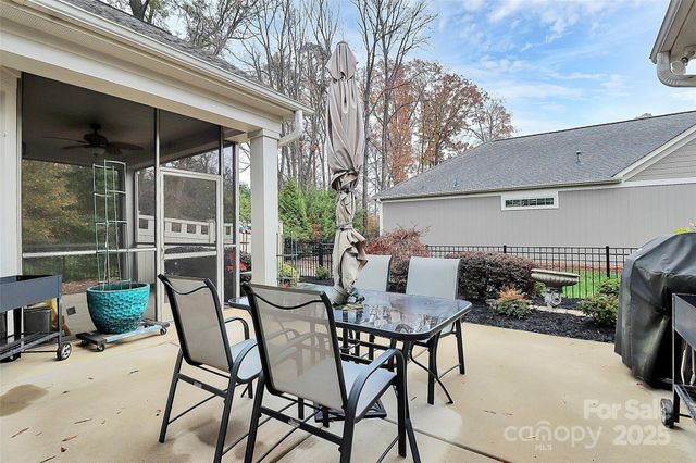 7933 Parknoll Drive, Huntersville, NC 28078