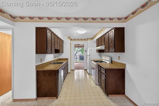 37643 Charter Oaks Boulevard, Clinton Township, MI 48036