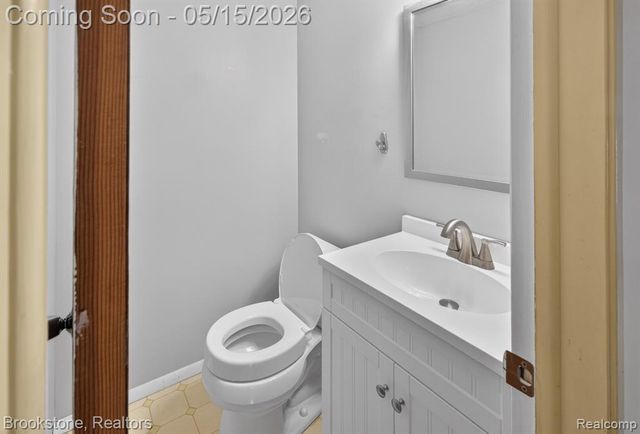 37643 Charter Oaks Boulevard, Clinton Township, MI 48036