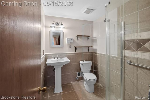 37643 Charter Oaks Boulevard, Clinton Township, MI 48036