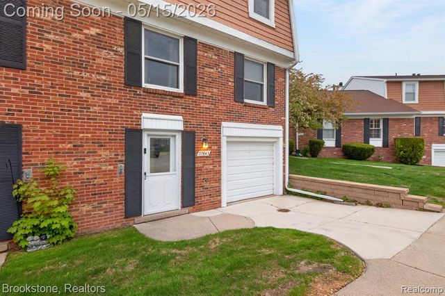 37643 Charter Oaks Boulevard, Clinton Township, MI 48036