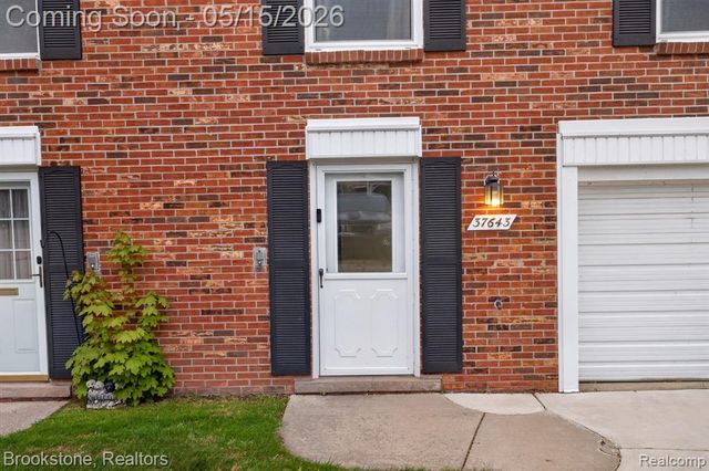 37643 Charter Oaks Boulevard, Clinton Township, MI 48036