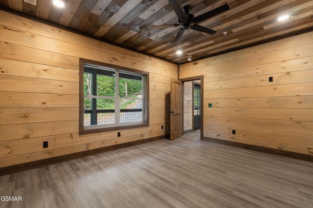 535 Forrest Springs Drive, Gatlinburg, TN 37738
