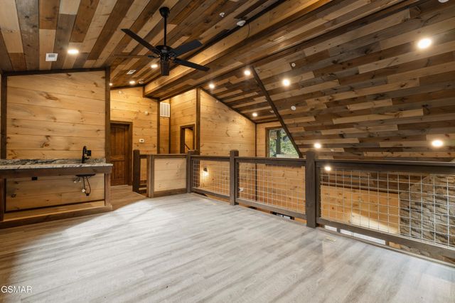 535 Forrest Springs Drive, Gatlinburg, TN 37738