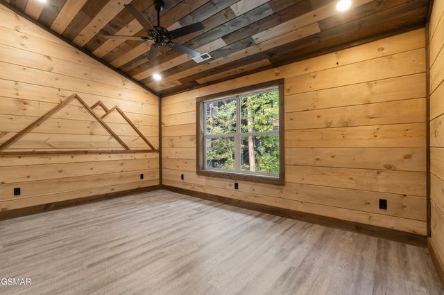 535 Forrest Springs Drive, Gatlinburg, TN 37738