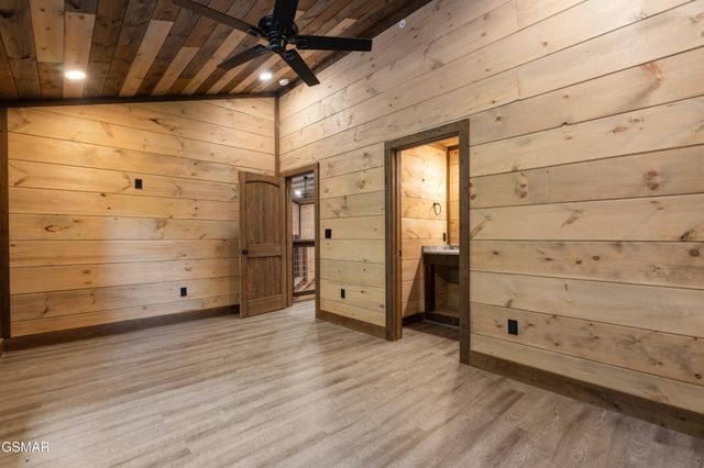 535 Forrest Springs Drive, Gatlinburg, TN 37738