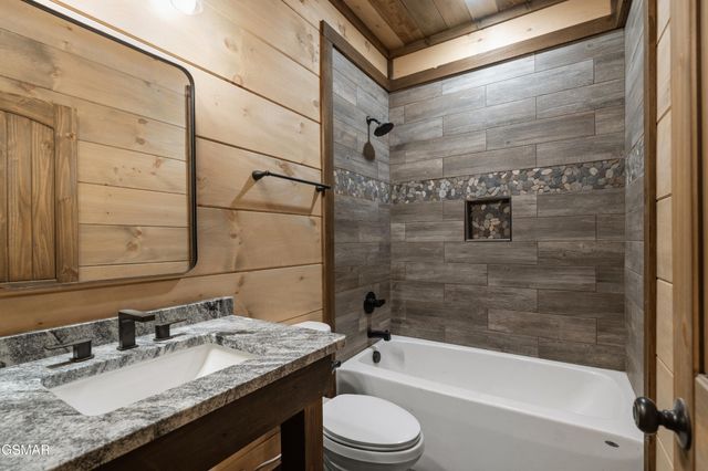 535 Forrest Springs Drive, Gatlinburg, TN 37738