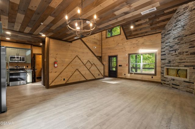 535 Forrest Springs Drive, Gatlinburg, TN 37738