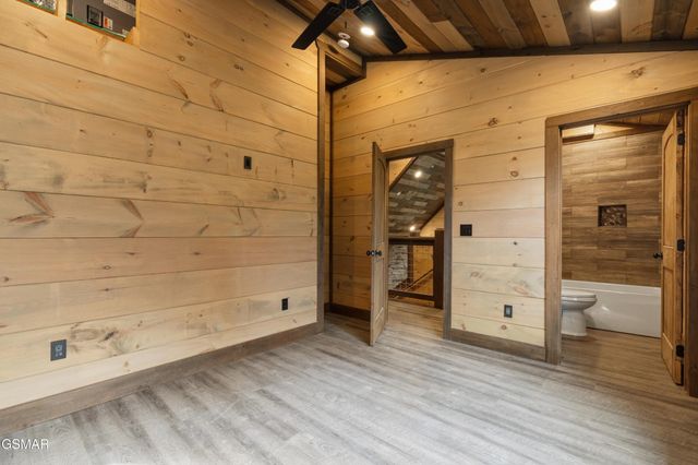 535 Forrest Springs Drive, Gatlinburg, TN 37738