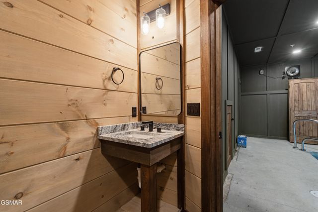 535 Forrest Springs Drive, Gatlinburg, TN 37738