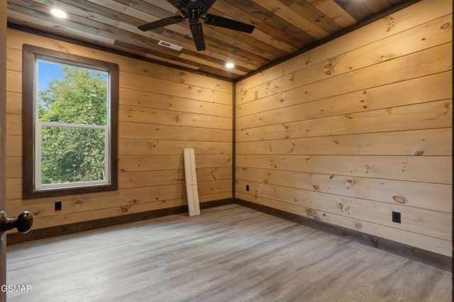 535 Forrest Springs Drive, Gatlinburg, TN 37738