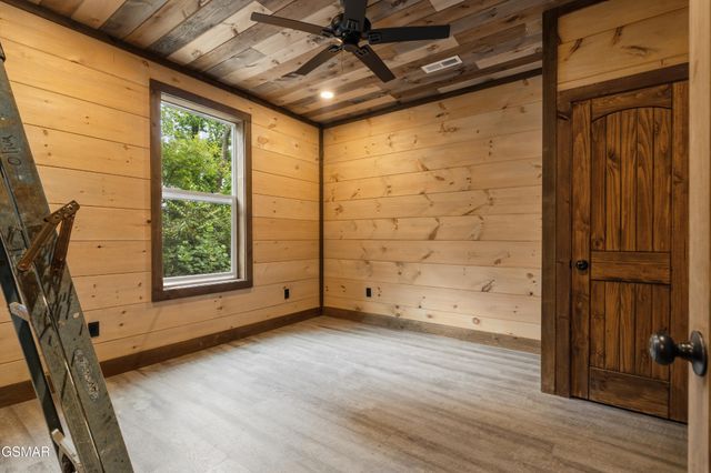 535 Forrest Springs Drive, Gatlinburg, TN 37738
