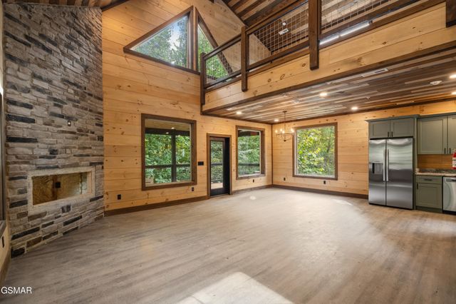 535 Forrest Springs Drive, Gatlinburg, TN 37738