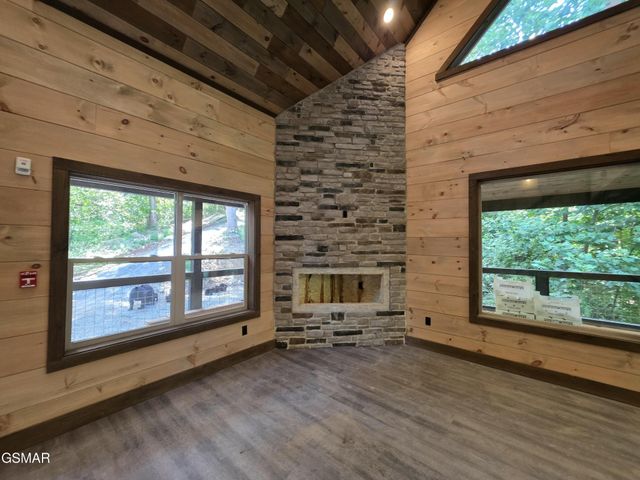535 Forrest Springs Drive, Gatlinburg, TN 37738