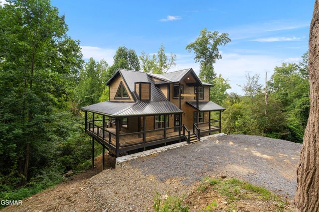 535 Forrest Springs Drive, Gatlinburg, TN 37738