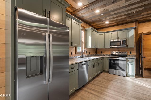 535 Forrest Springs Drive, Gatlinburg, TN 37738