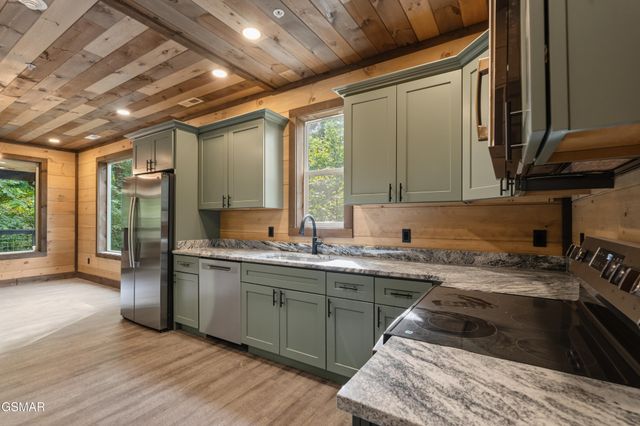 535 Forrest Springs Drive, Gatlinburg, TN 37738