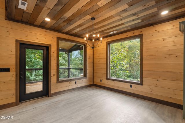 535 Forrest Springs Drive, Gatlinburg, TN 37738