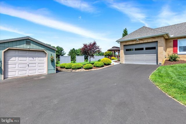 10 NOLT AVE, Willow Street, PA 17584