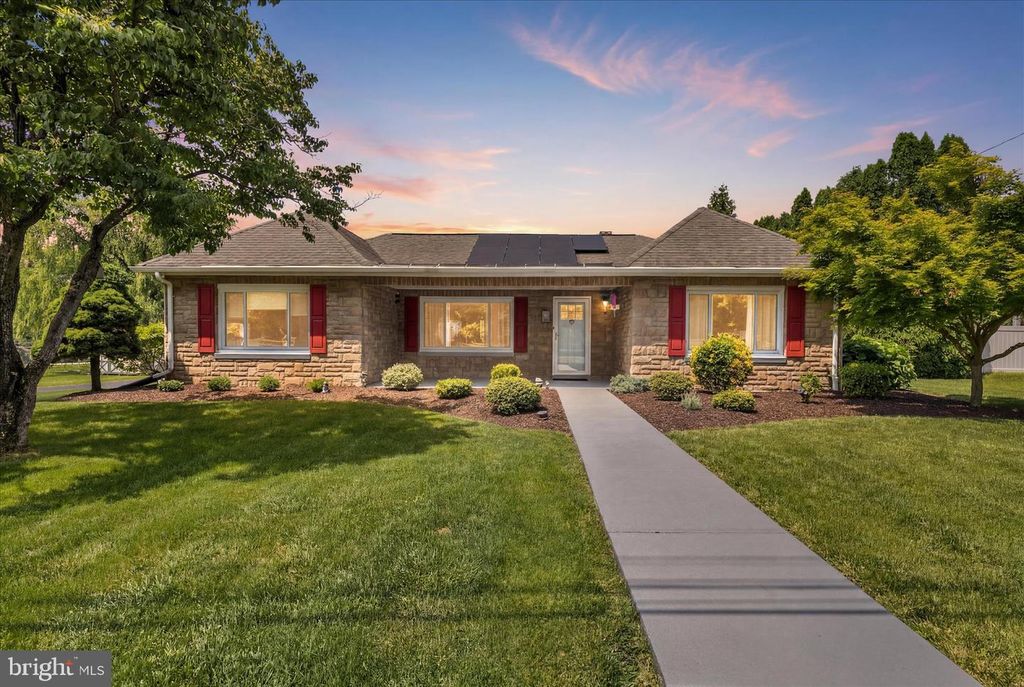 10 NOLT AVE, Willow Street, PA 17584