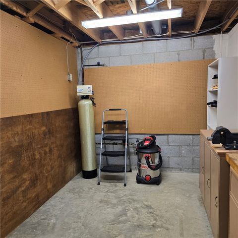 130 Mcdermott Rd, Level Green, PA 15085