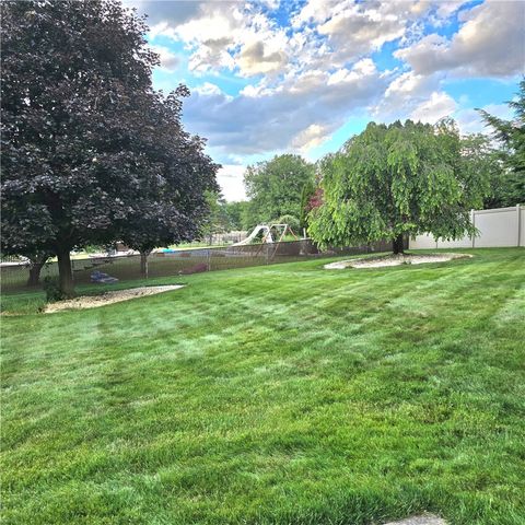 130 Mcdermott Rd, Level Green, PA 15085