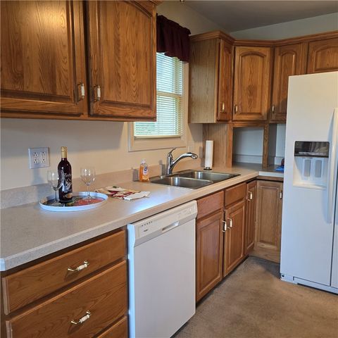 130 Mcdermott Rd, Level Green, PA 15085