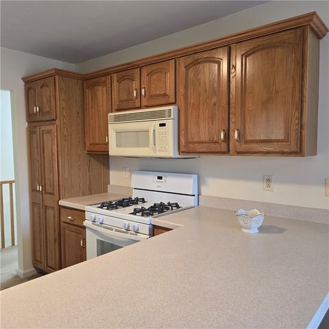 130 Mcdermott Rd, Level Green, PA 15085